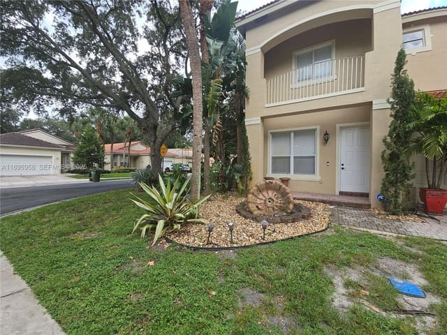 1768 NW 78th Avenue, Pembroke Pines, FL 33024