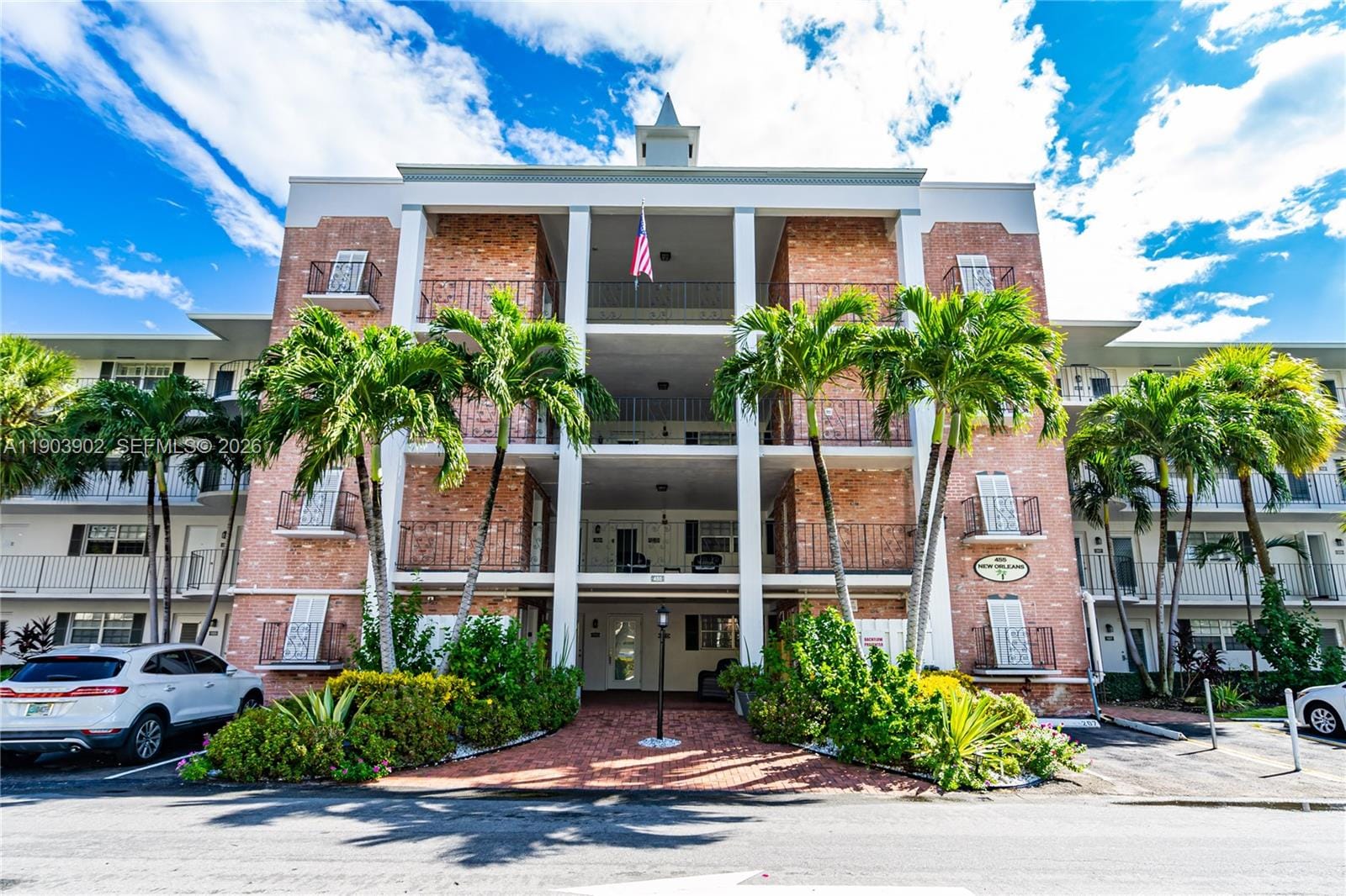 455 Paradise Isle Boulevard 106, Hallandale Beach, FL 33009 photo 20