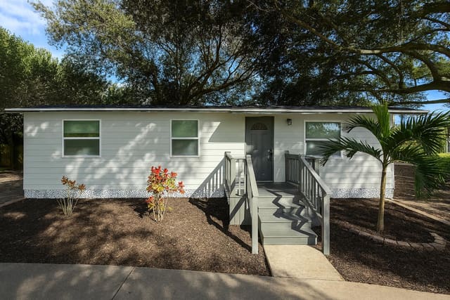 930 10th Court SW, Vero Beach, FL 32962