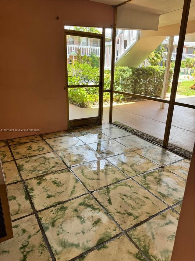 160 NE 8th Avenue 11A, Hallandale Beach, FL 33009