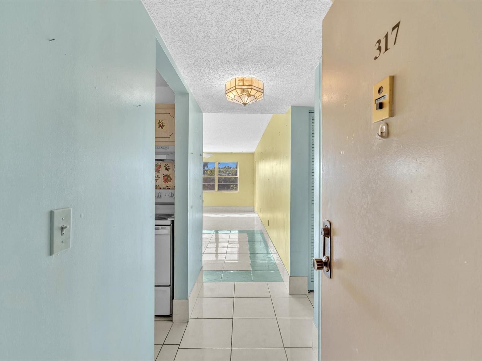1516 S Lakeside Drive 317 — photo 2