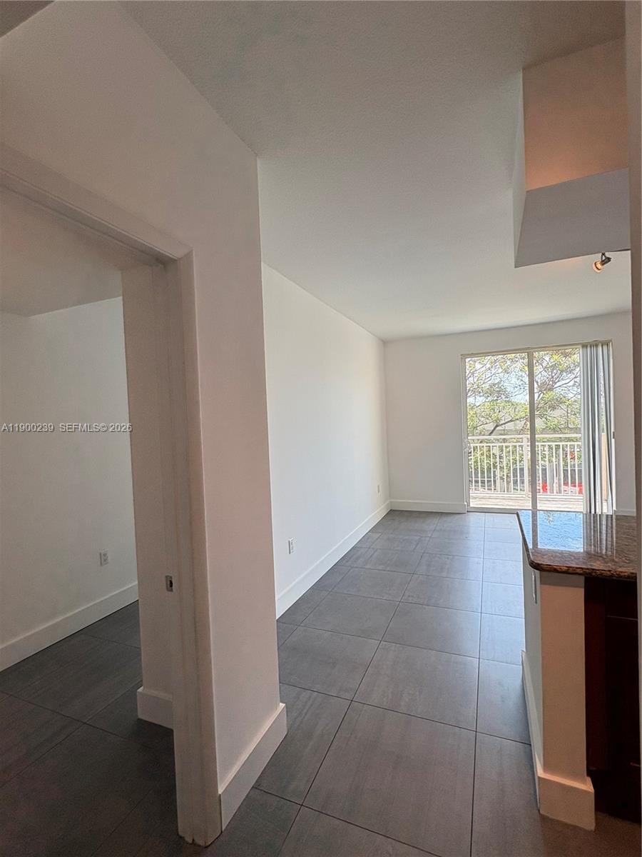 7275 SW 90th Way 205 — photo 3
