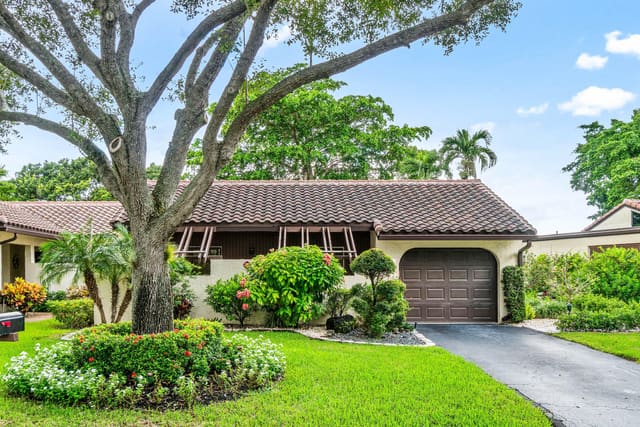 21693 Arriba Real 24-B, sold in Glades Of Boca Lago Condo, Boca Raton, FL