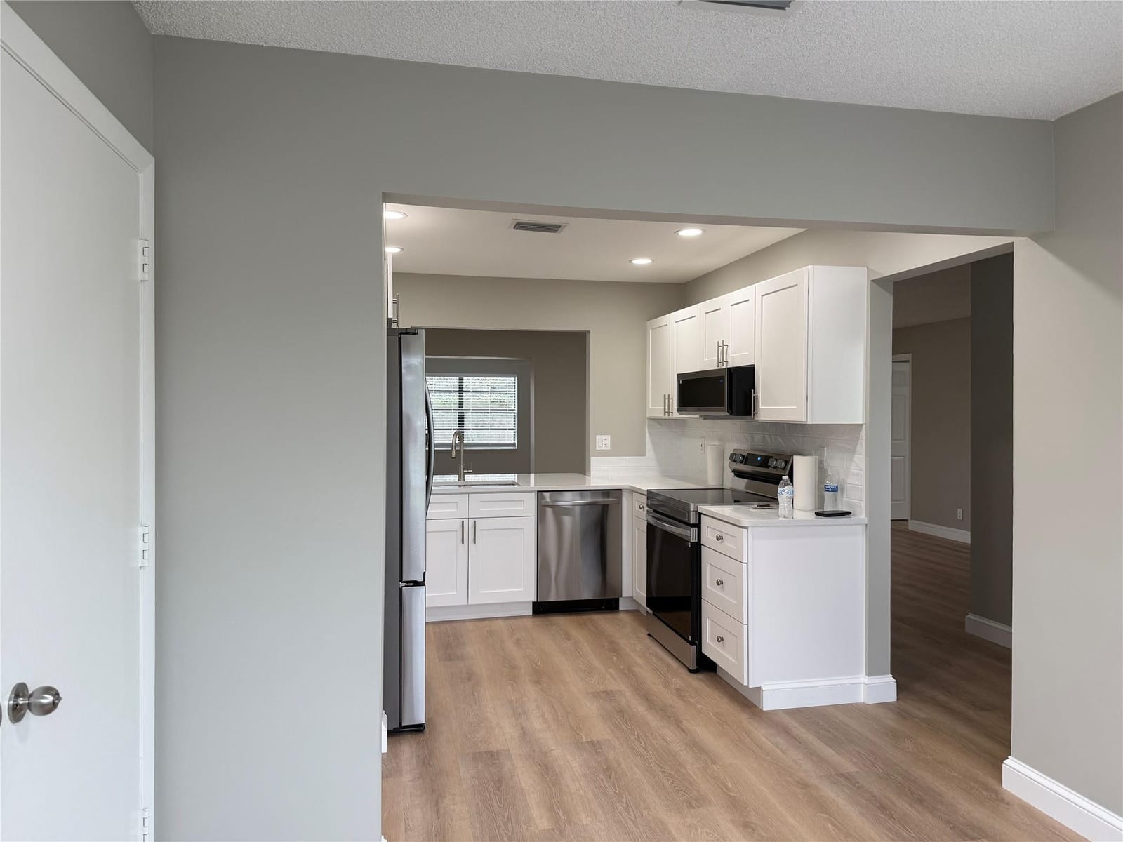 6111 Rainbow Circle — photo 7