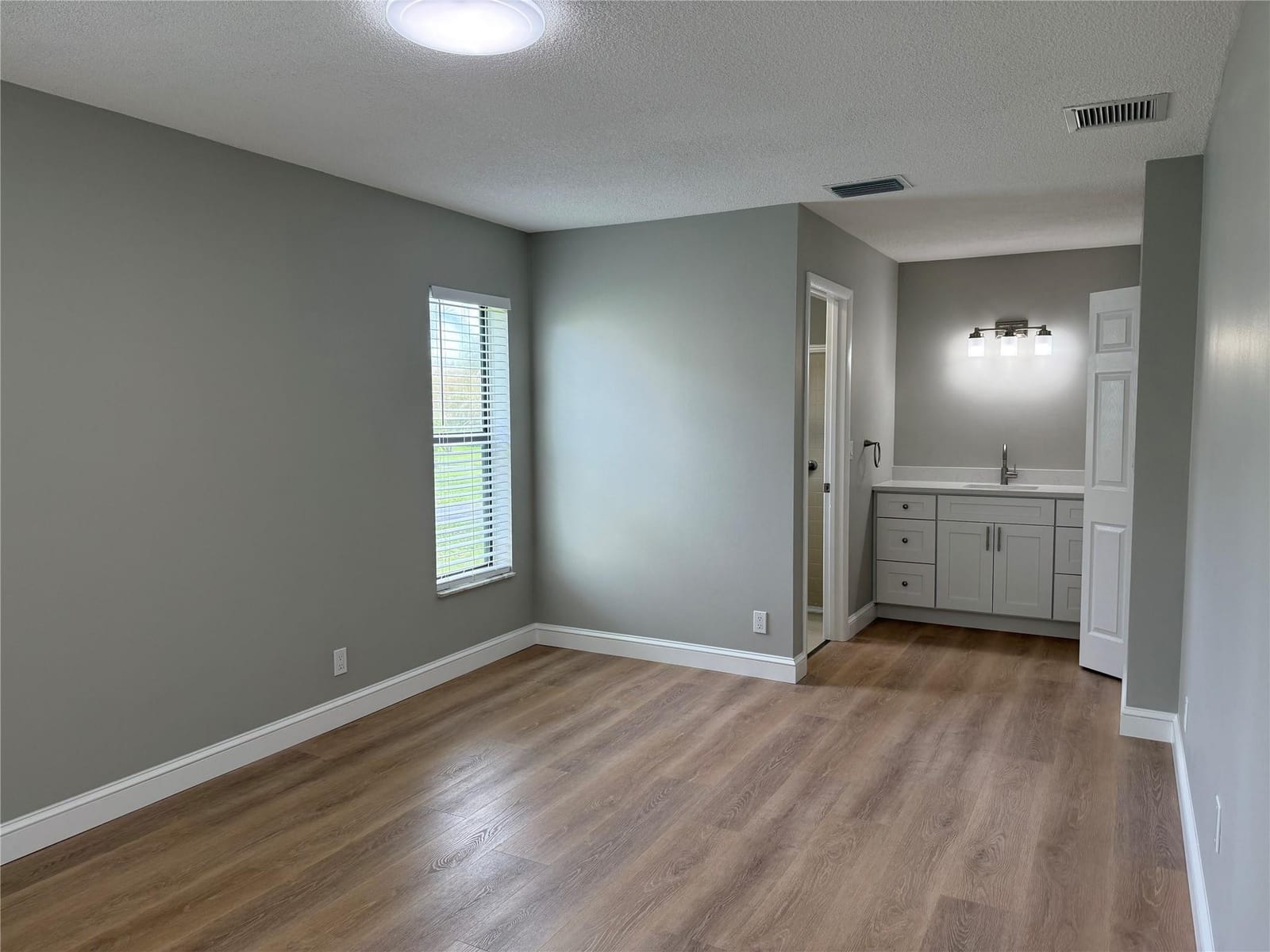 6111 Rainbow Circle — photo 10