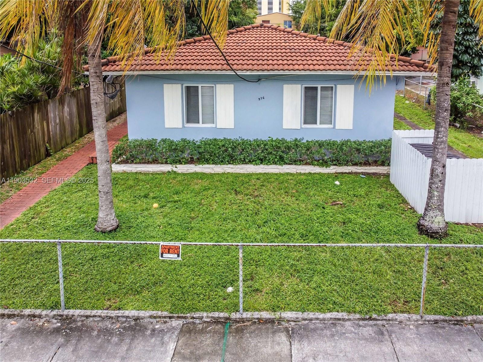 976 NW 6th Street, Miami, FL 33136