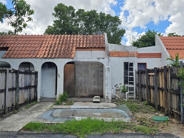 2211 NW 55th Terrace, sold in Orchard Lake Town Houses, Lauderhill, FL
