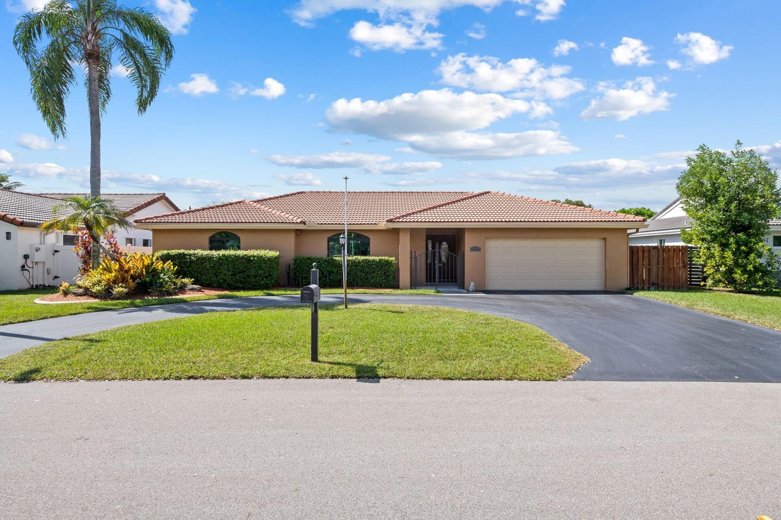 6221 Sedgewyck Circle, Davie, FL 33331
