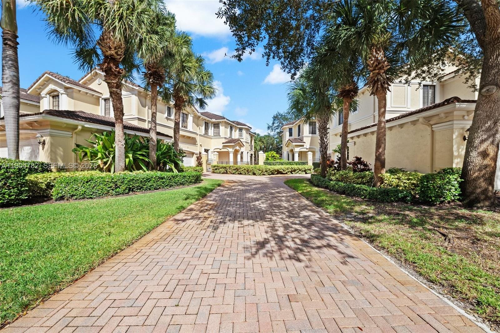 1634 Passion Vine Circle 312 — photo 2
