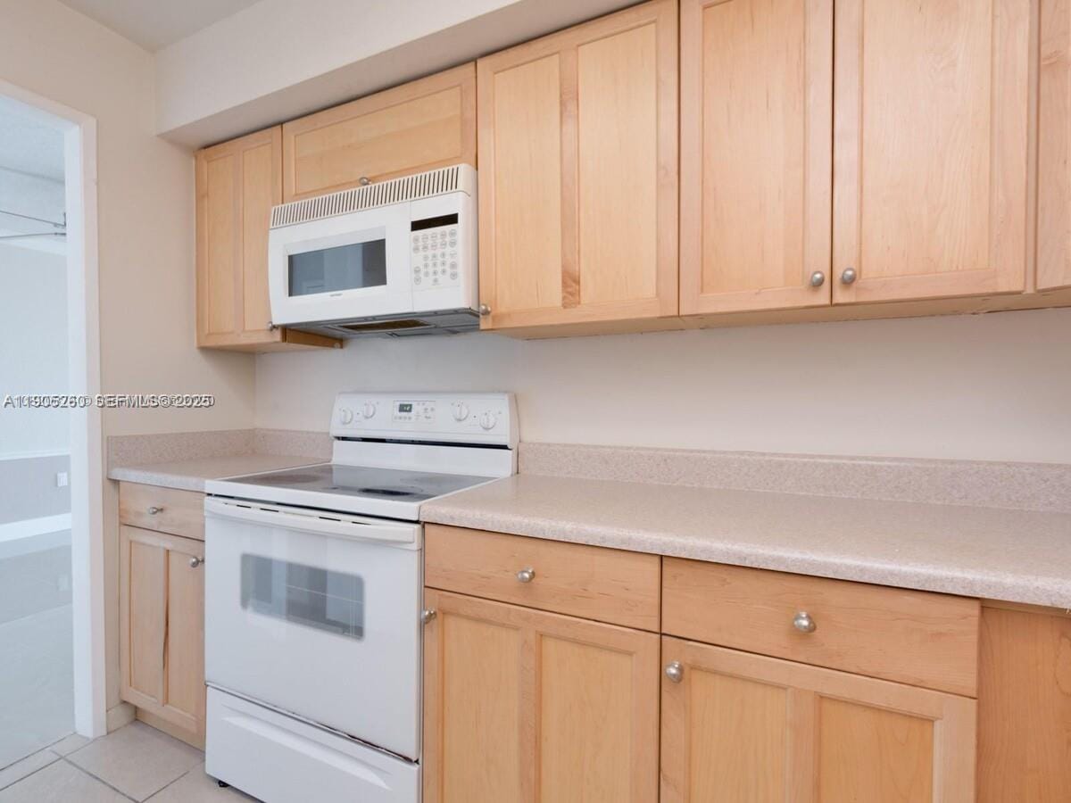 2841 NE 163rd Street 1211, North Miami Beach, FL 33160 photo 13
