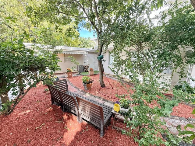917 N 26th Avenue, sold in Dixie Gardens, Hollywood, FL