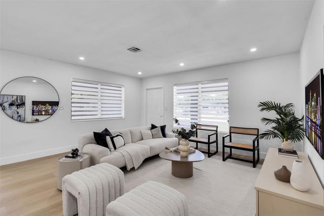 515 NW 30th Terrace, sold in Boulevard Gardens First A, Fort Lauderdale, FL