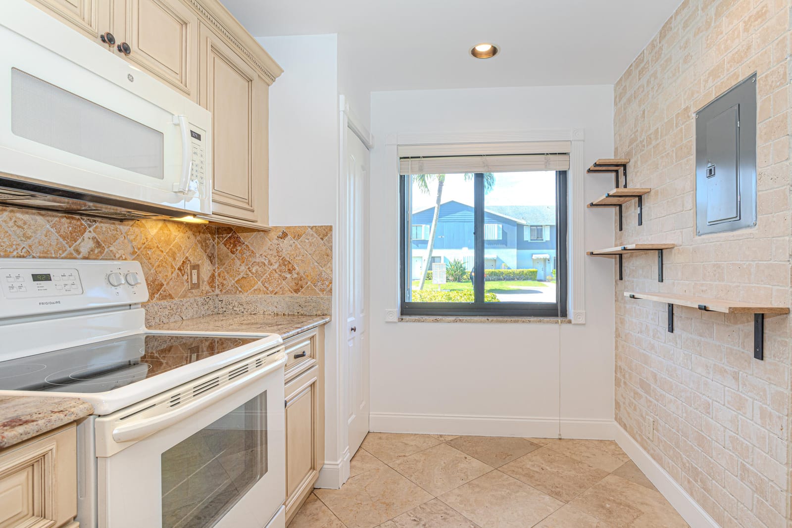2641 Gately Drive W 1003, West Palm Beach, FL 33415 photo 14
