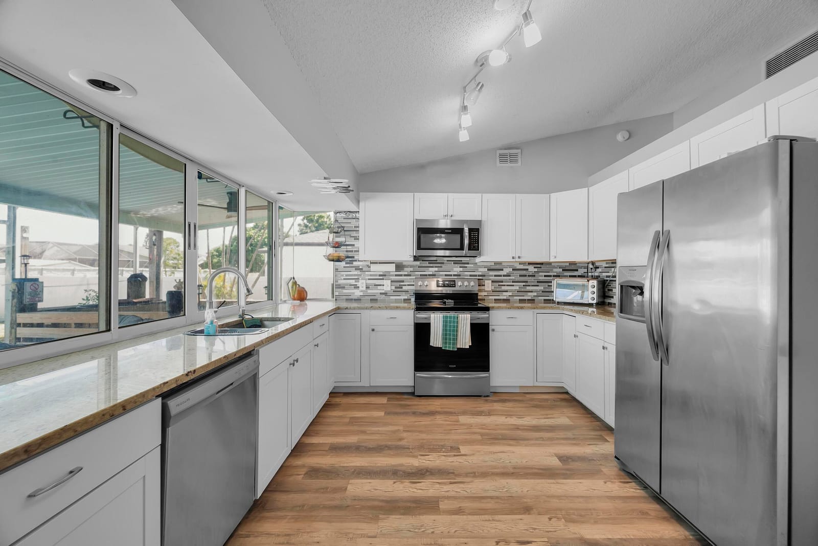 356 SW Grimaldo Terrace — photo 8