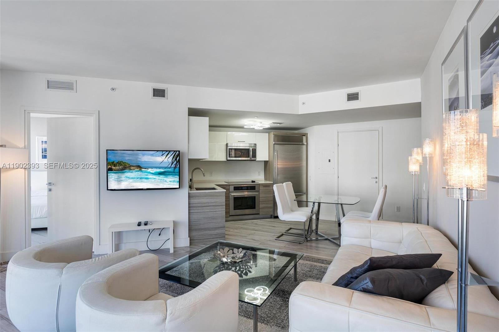 1300 Brickell Bay Drive 3307, Miami, FL 33131 photo 2
