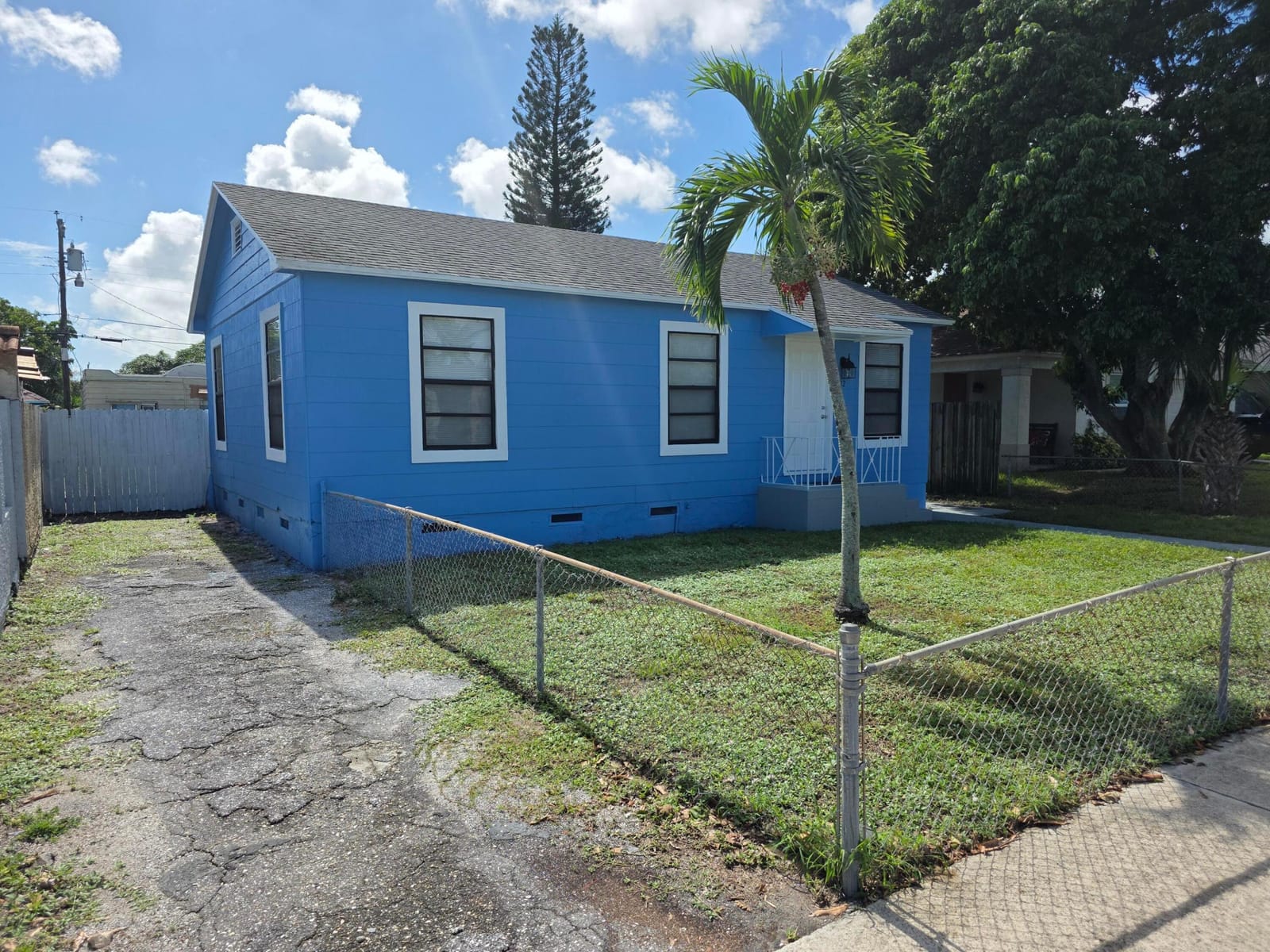812 Selkirk Street, West Palm Beach, FL 33405 photo 2