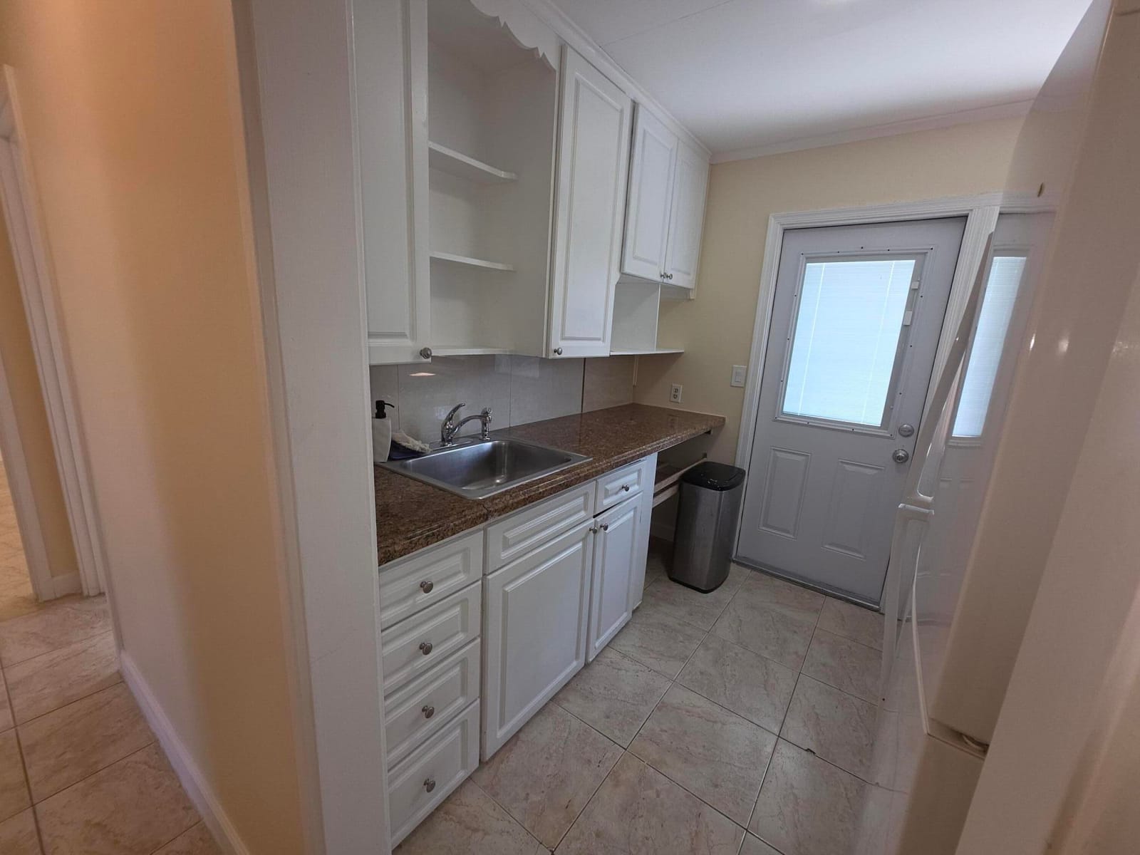 812 Selkirk Street, West Palm Beach, FL 33405 photo 5