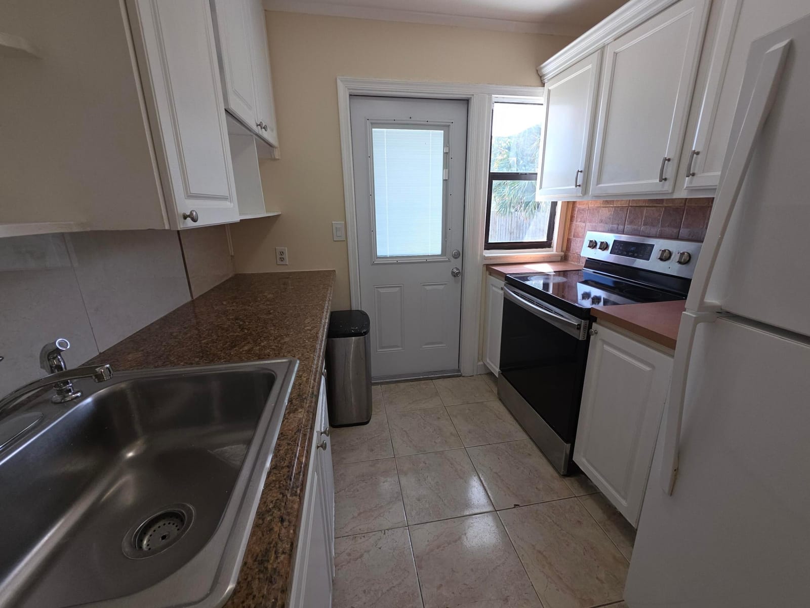 812 Selkirk Street, West Palm Beach, FL 33405 photo 6