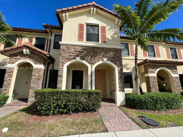 3215 SE 5th Street 3215, Homestead, FL 33033