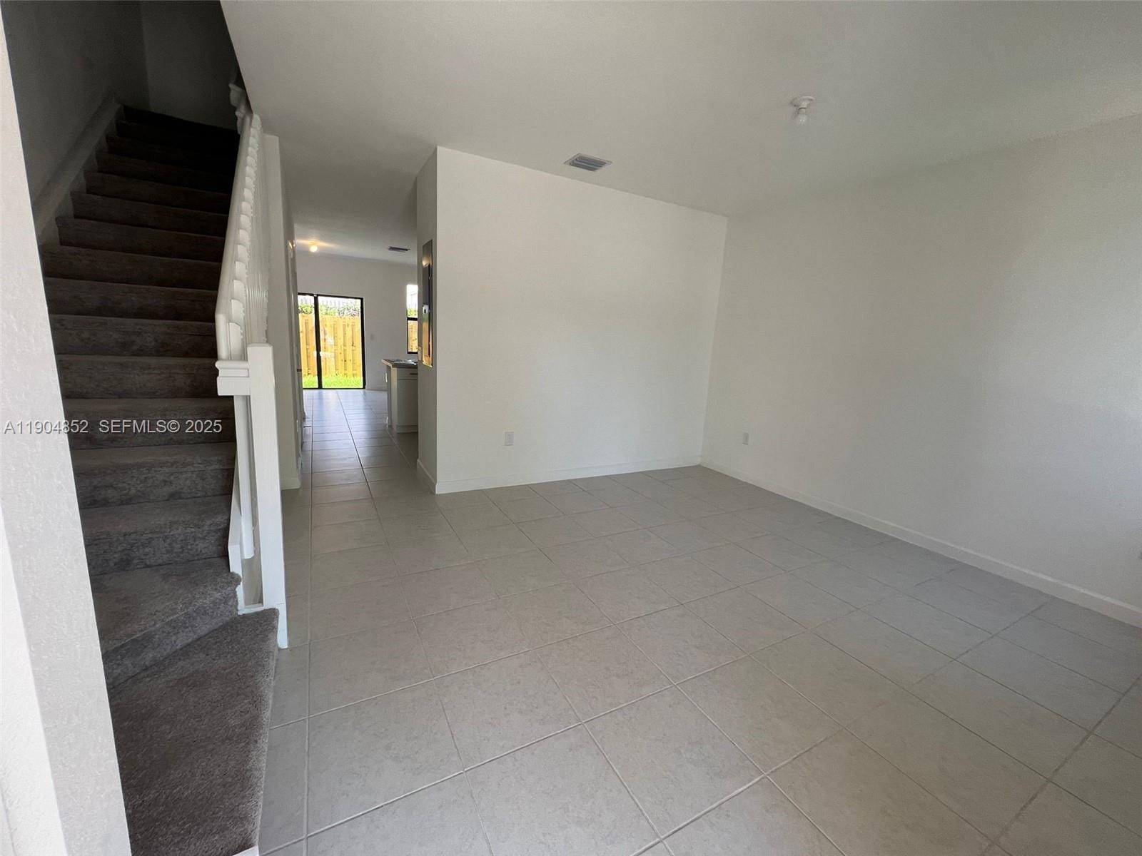 875 NE 211th Street 0, Miami, FL 33179 photo 2