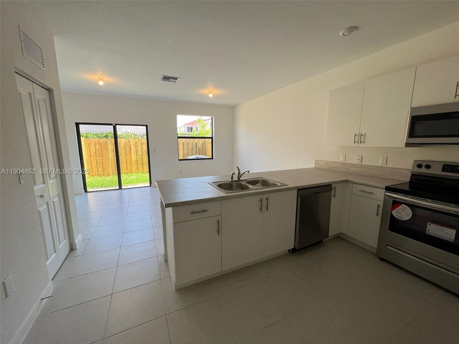 875 NE 211th Street 0, Miami, FL 33179 photo 3