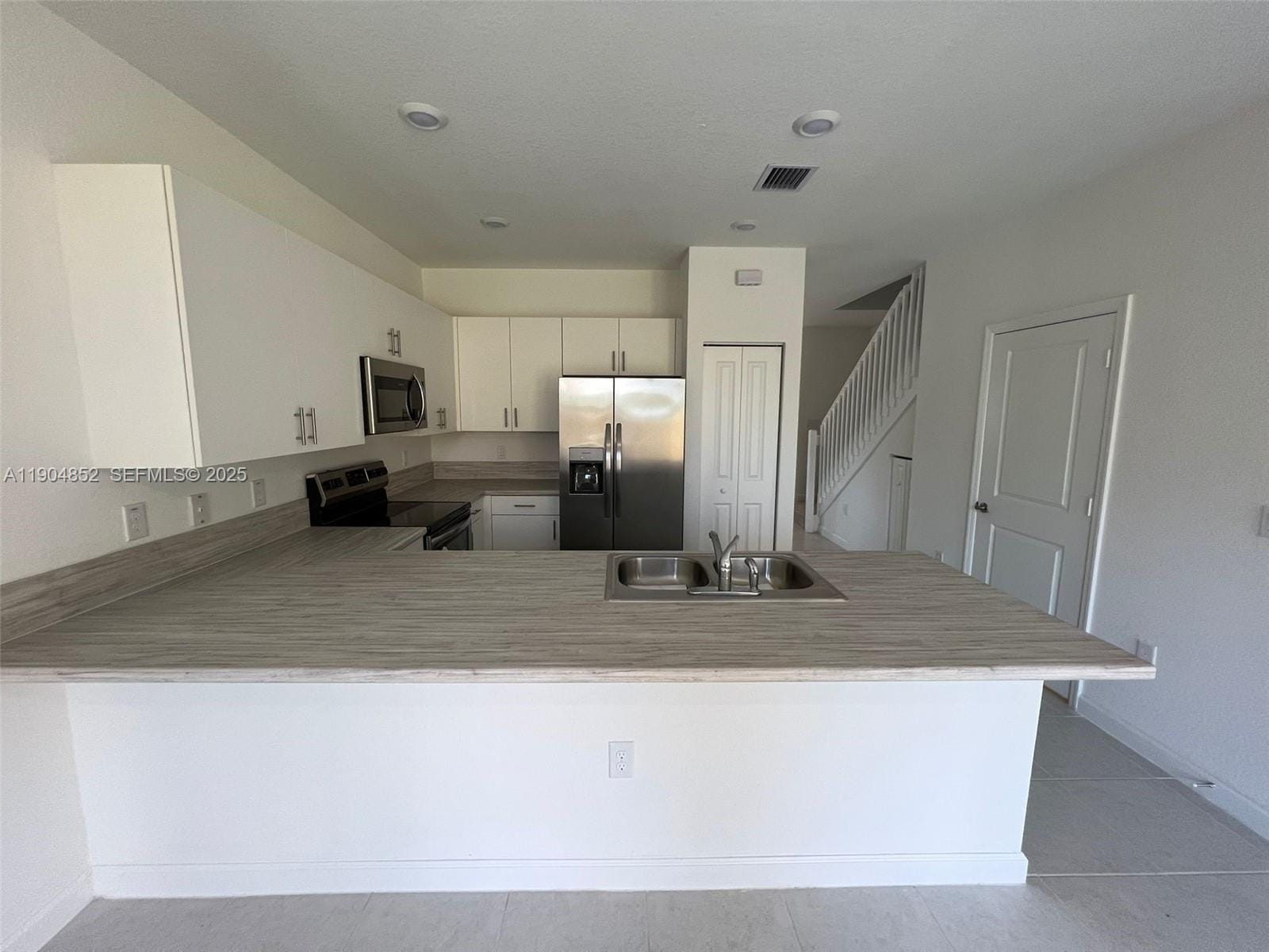 875 NE 211th Street 0, Miami, FL 33179 photo 4