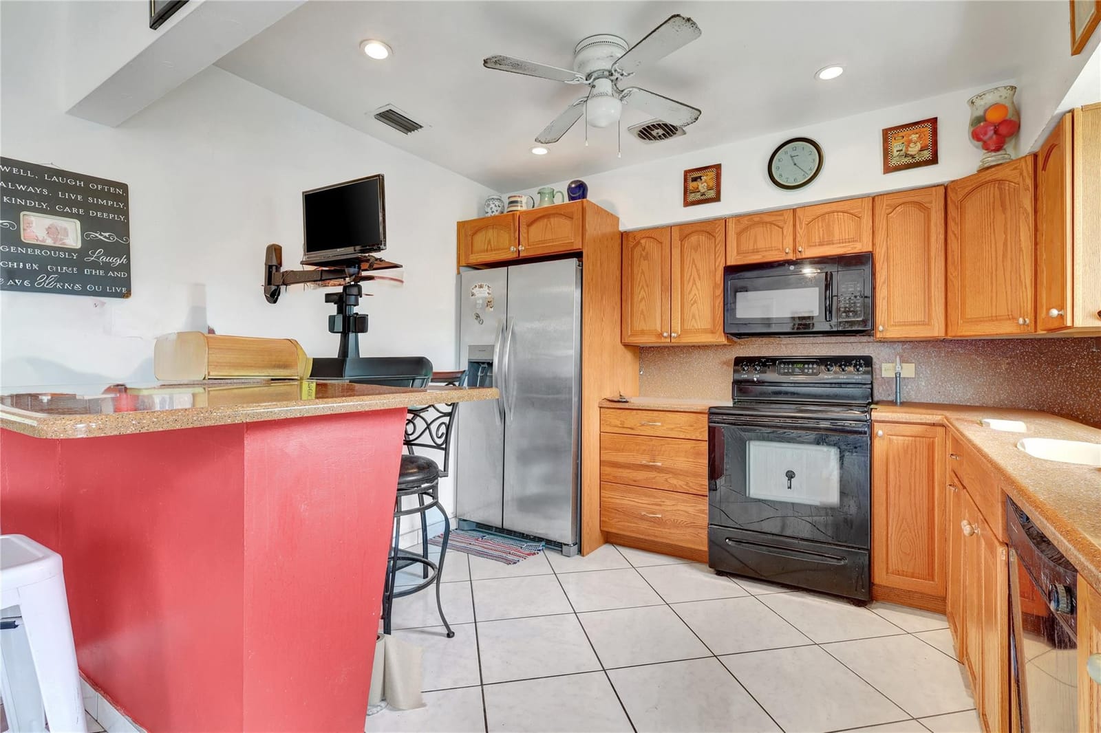 2458 Plunkett Street — photo 10