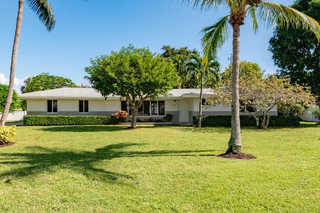 7504 Pine Tree Lane, sold in Lake Clarke Isle 3, Lake Clarke Shores, FL