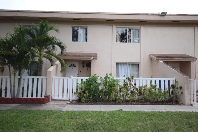 1419 NW 80 Avenue I, sold in Townhomes Of Oriole Ii, Margate, FL