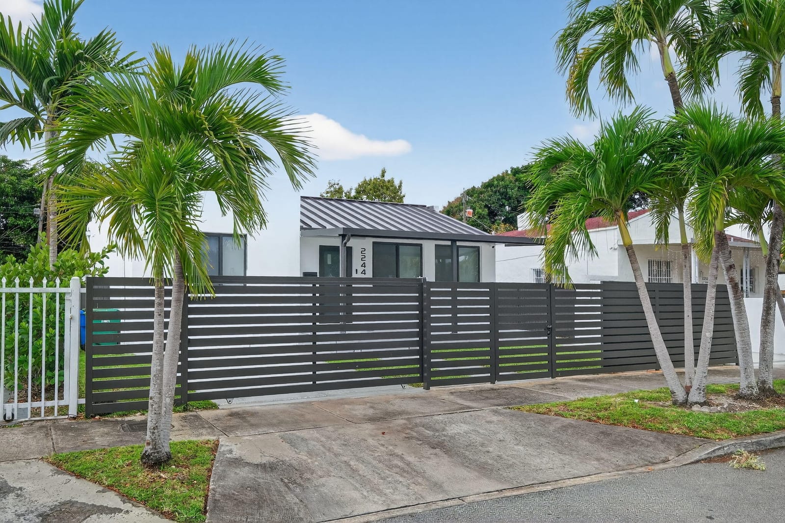 2244 SW 10th Street — photo 2