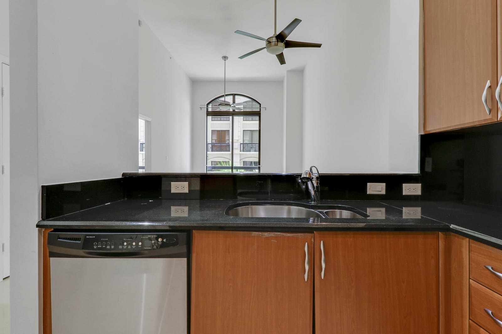 701 S Olive Avenue 307 — photo 3