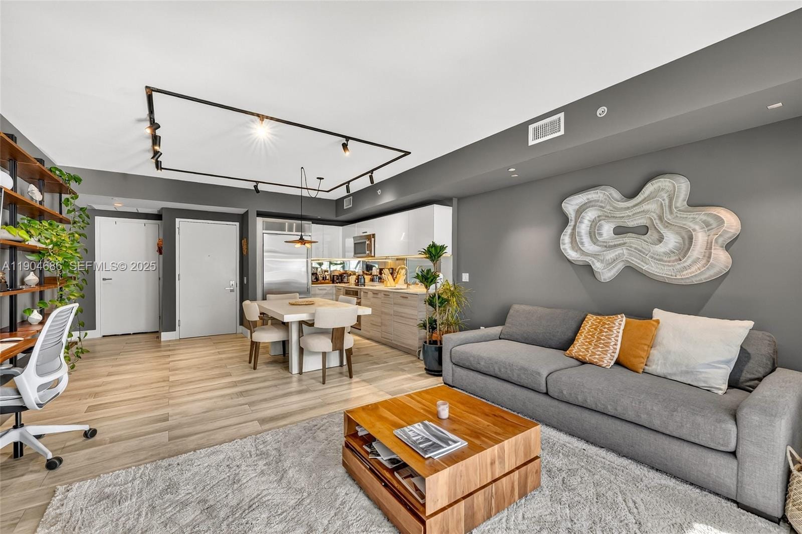 1300 Brickell Bay Drive 2403, Miami, FL 33131 photo 2