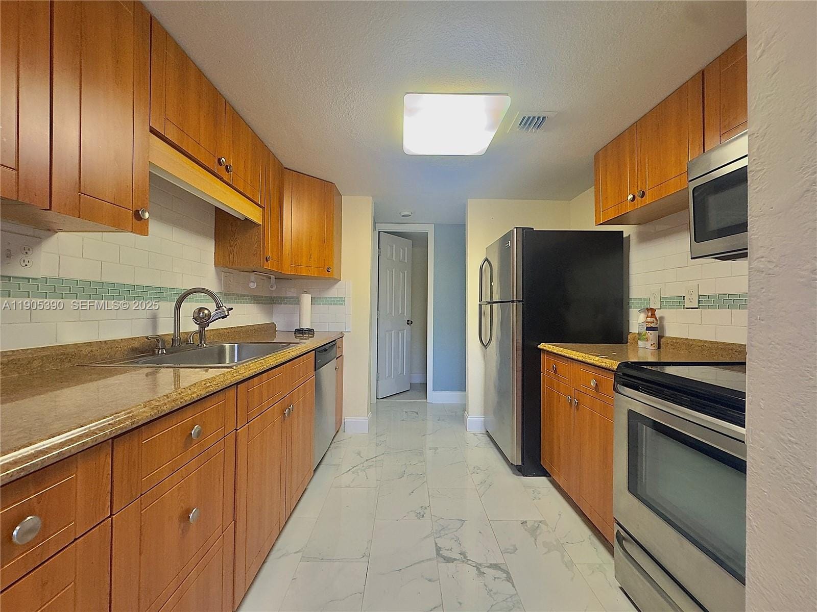 9104 SW 159th Terrace 9104 — photo 4