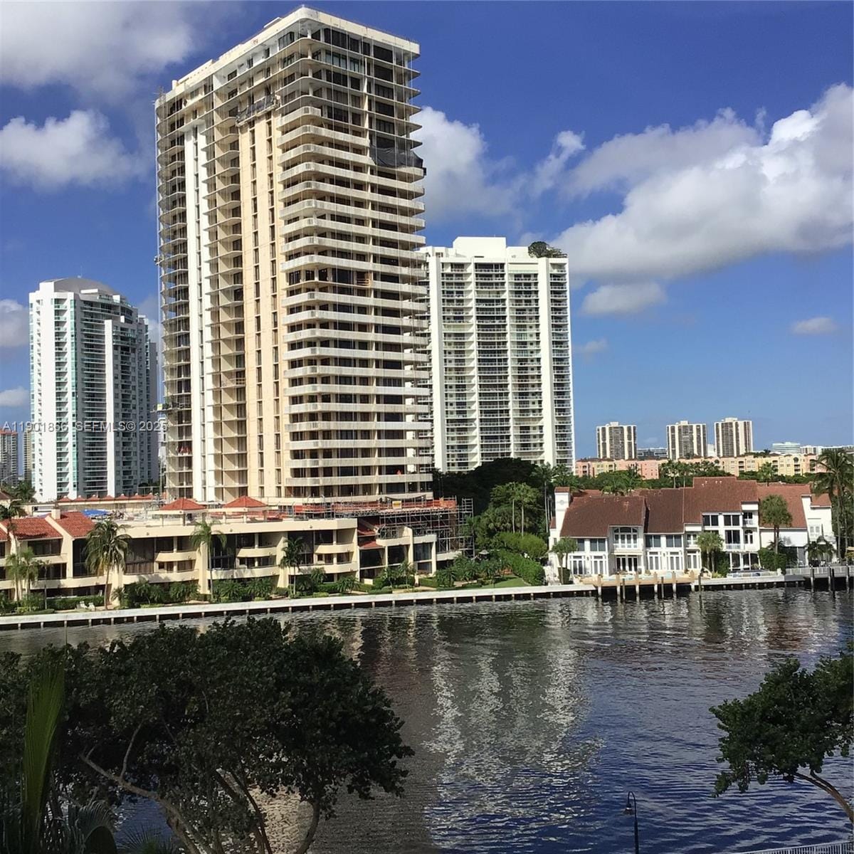 19390 Collins Avenue 611, Sunny Isles Beach, FL 33160 photo 2