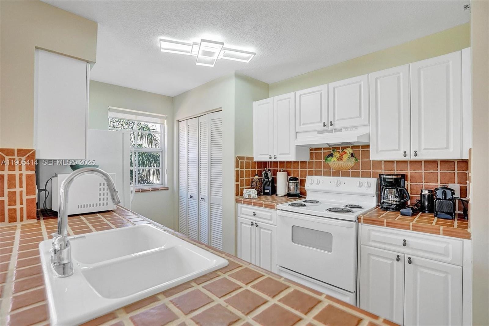 19877 E Country Club Drive 3607, Aventura, FL 33180 photo 6