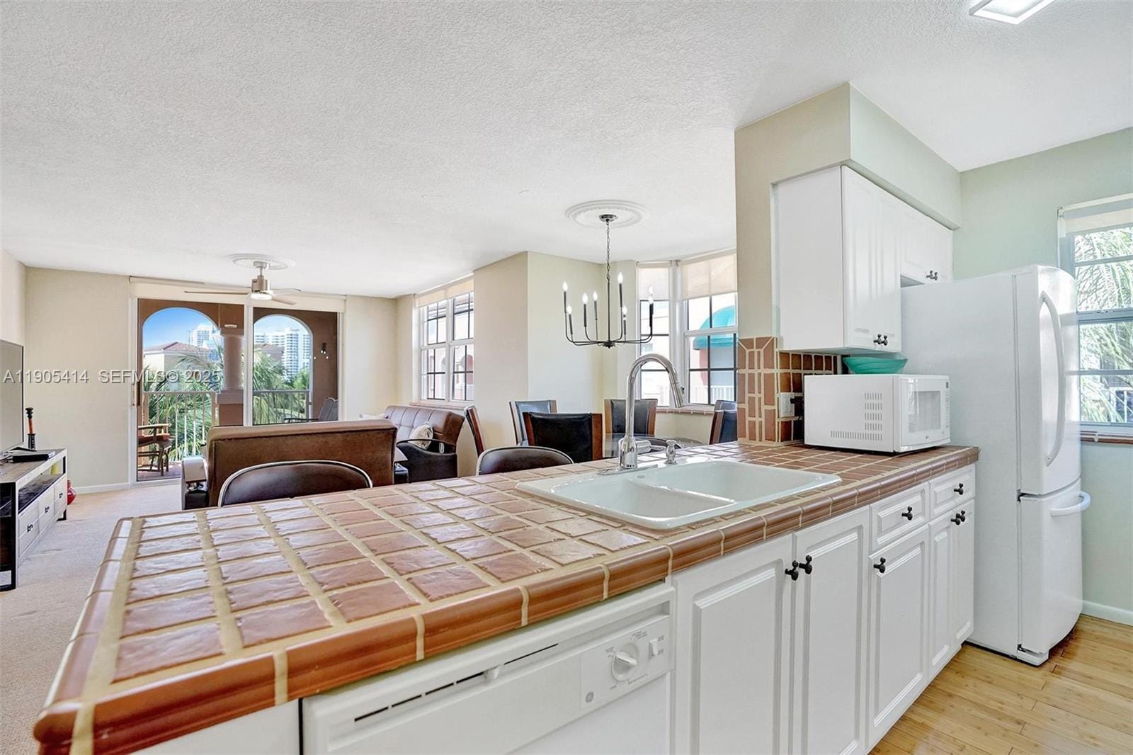 19877 E Country Club Drive 3607, Aventura, FL 33180 photo 8