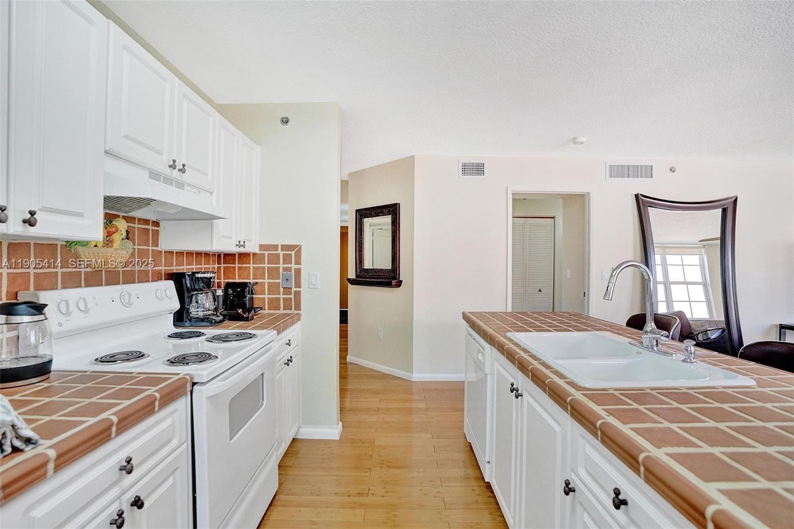 19877 E Country Club Drive 3607, Aventura, FL 33180 photo 10