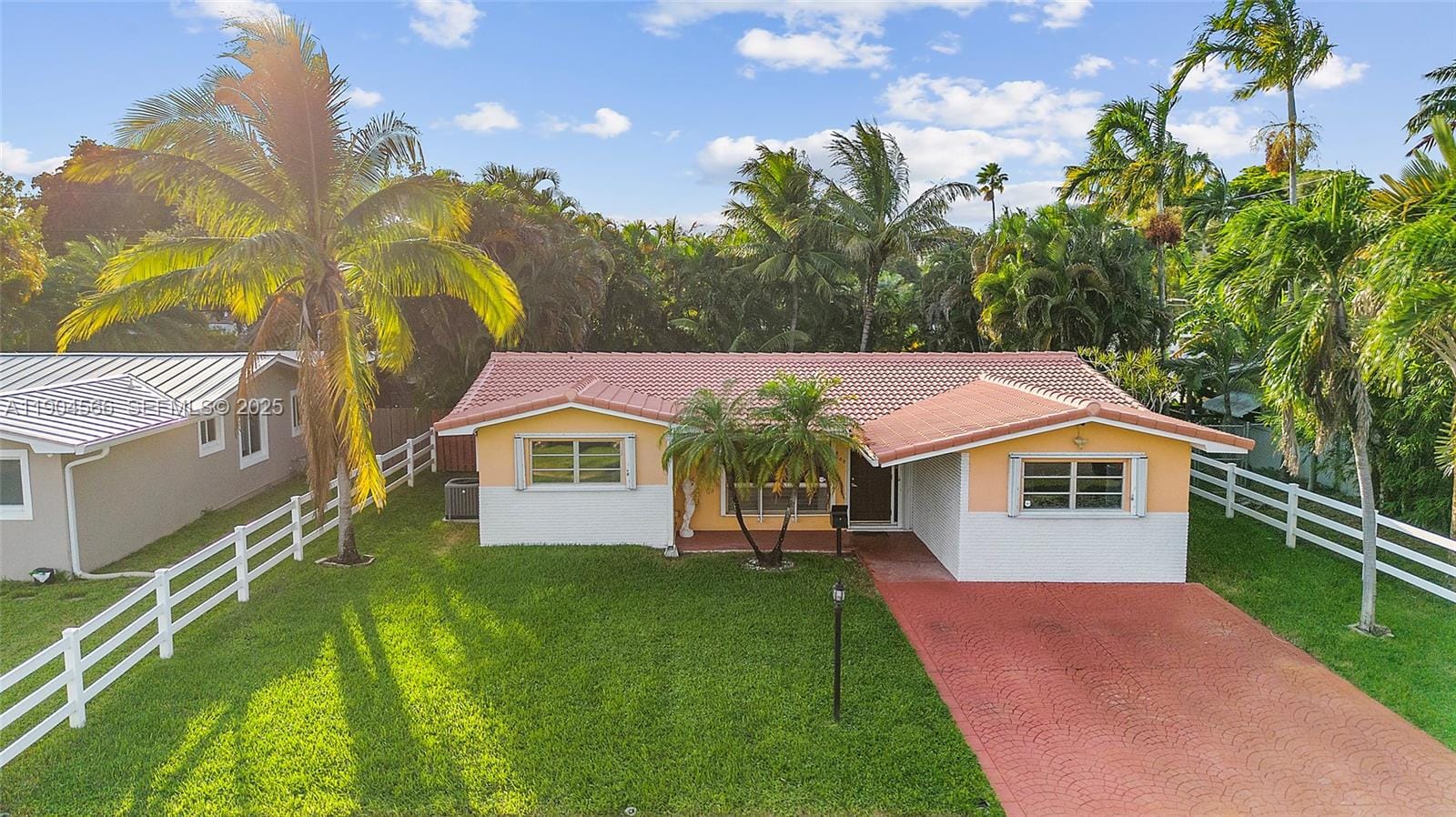 2000 N 44th Avenue, Hollywood, FL 33021