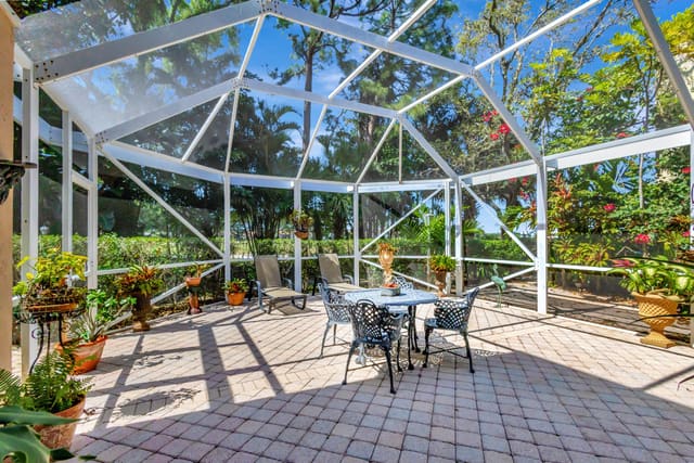 76 Via Del Corso, sold in Villa D Este, Palm Beach Gardens, FL