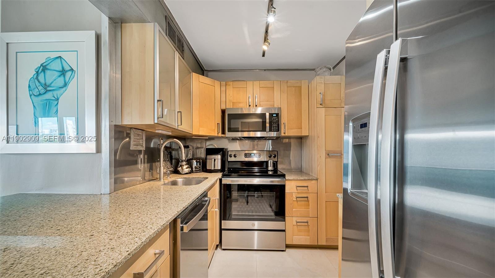 1200 West Avenue 719, Miami Beach, FL 33139 photo 4