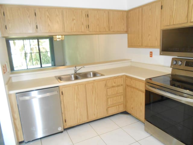 1601 Sabal Ridge Circle G, sold in Sabal Ridge Condo, Palm Beach Gardens, FL