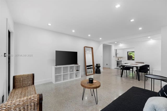 829 SW 4th Court, sold in Sailboat Bend, Fort Lauderdale, FL