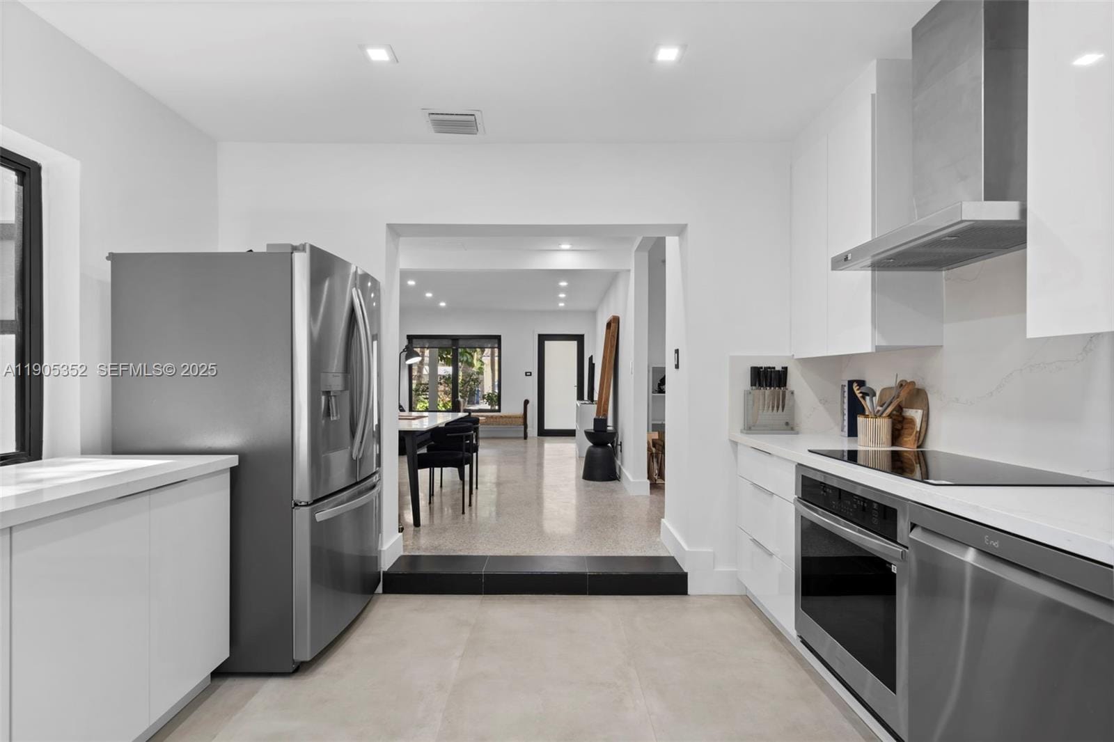 829 SW 4th Court, Fort Lauderdale, FL 33312 photo 2