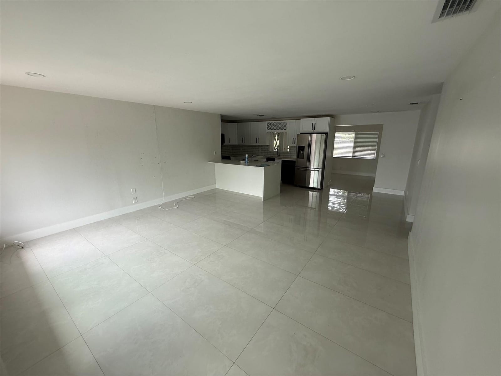 521 NW 38th Place — photo 3