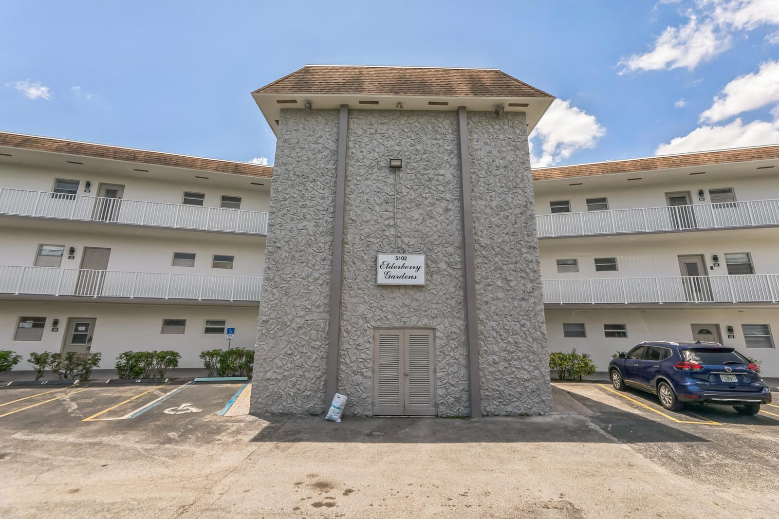 5102 NW 36th Street 408, Lauderdale Lakes, FL 33319