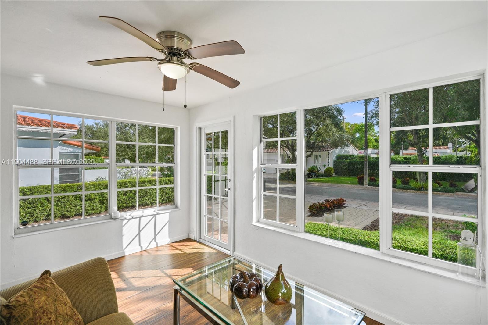 924 El Rado Street — photo 2