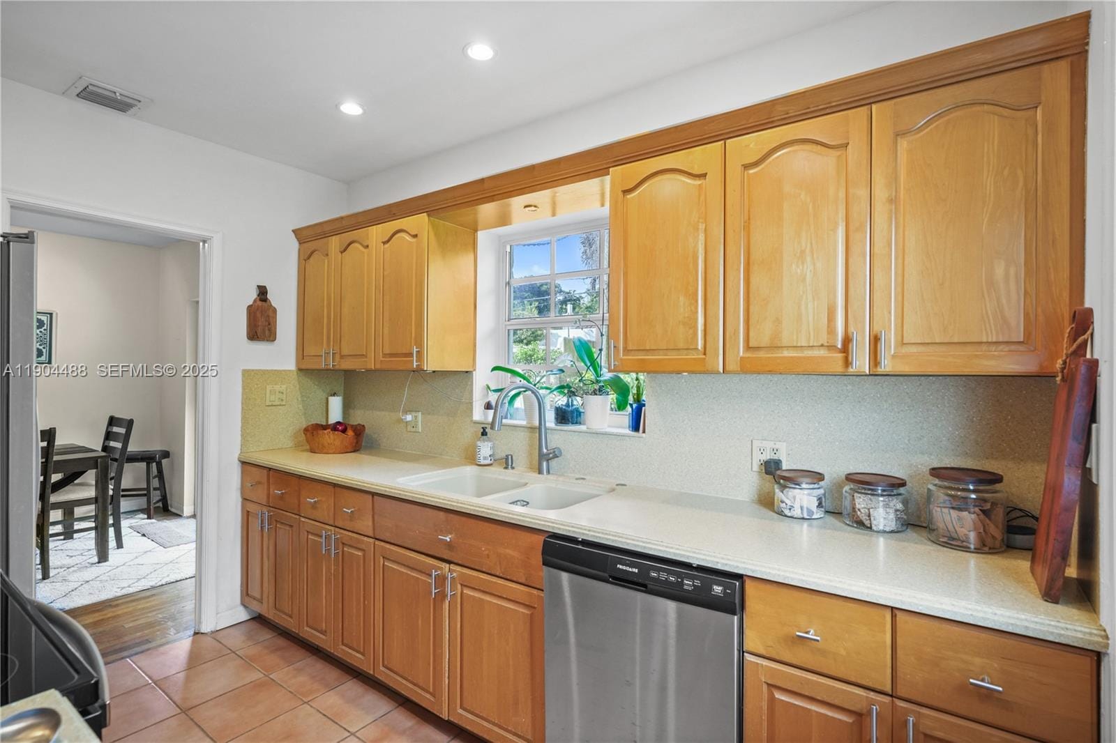 924 El Rado Street — photo 11