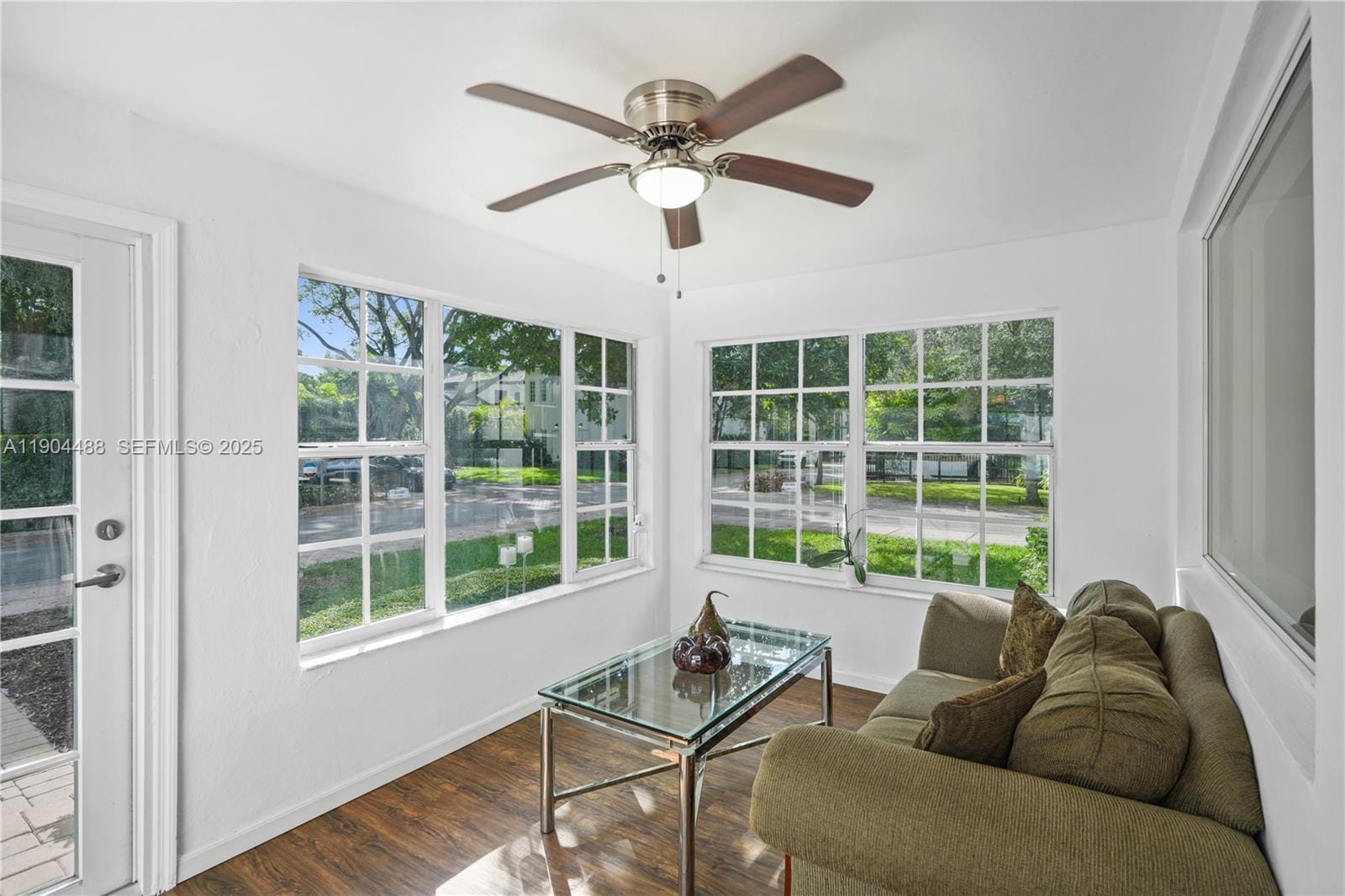 924 El Rado Street — photo 3