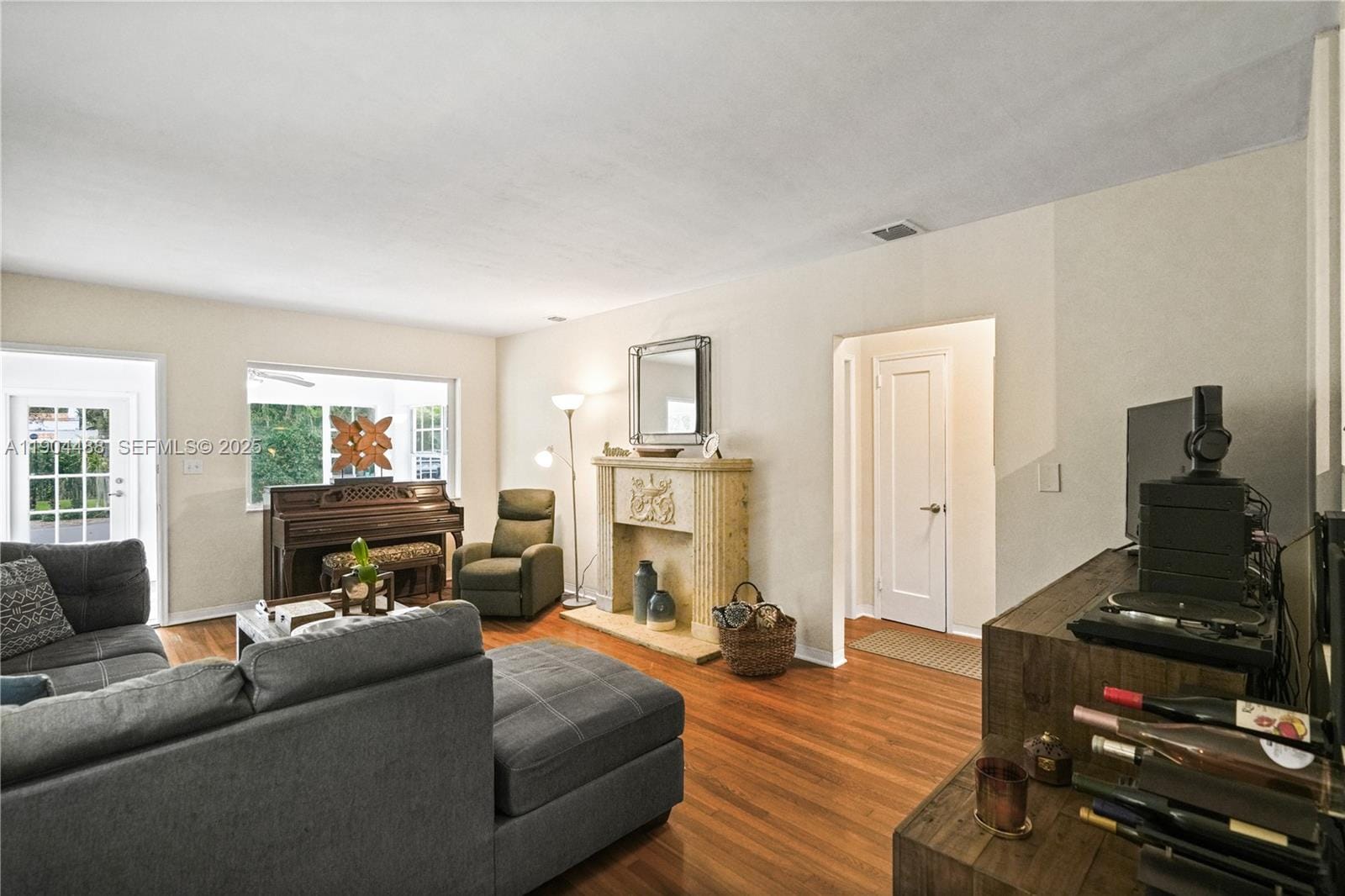 924 El Rado Street — photo 6
