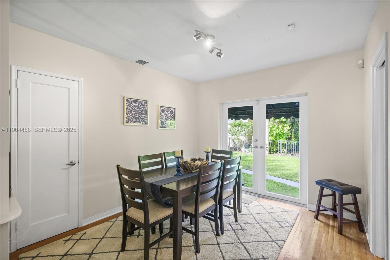 924 El Rado Street — photo 8